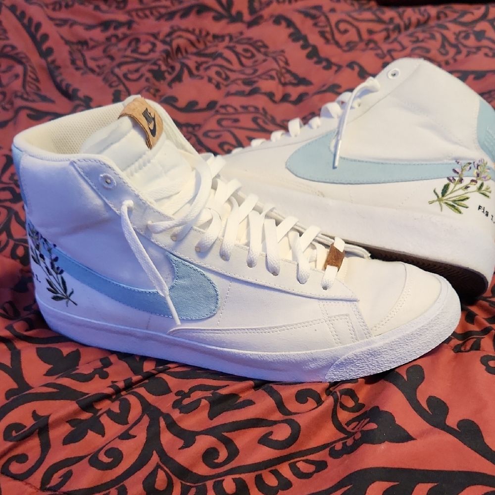 "Nike Blazer High"  White and Light Blue Floral High-Top Sneakers